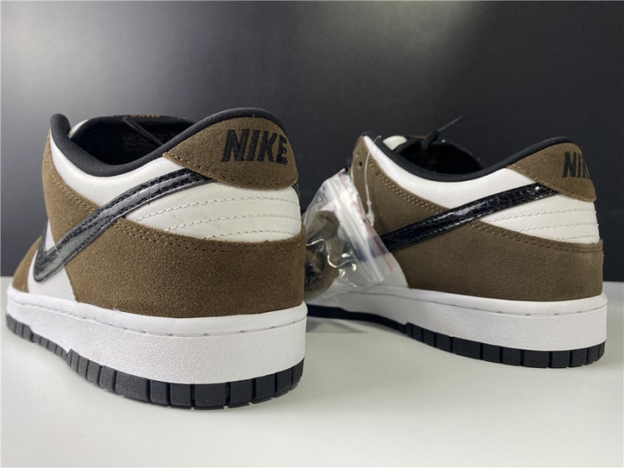 nike sb dunk low white black trail end brown 304292-102
