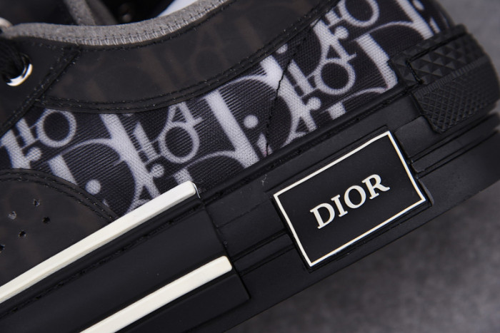 b23 oblique low-top sneaker