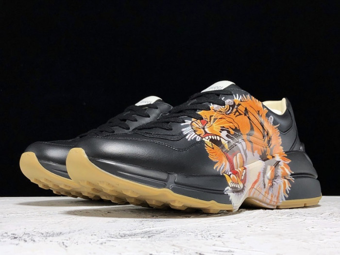 G*u*i1 rhyton sneaker