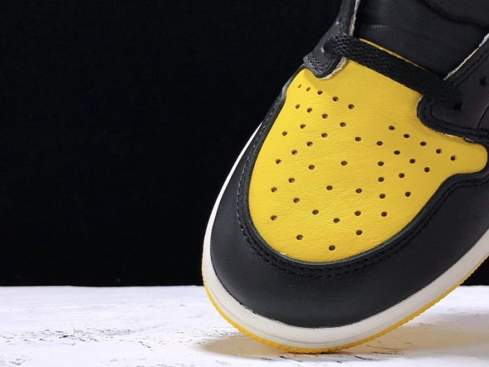 air jordan 1 yellow toe black white ar1020-700