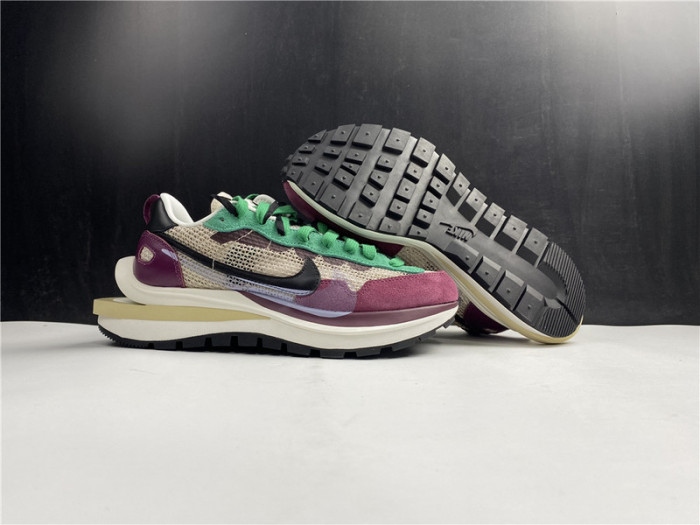 sacai x nike regasus vaporrly sp beige purplish red grass green bv0073-102