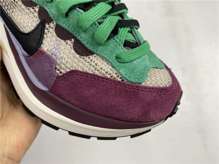 sacai x nike regasus vaporrly sp beige purplish red grass green bv0073-102