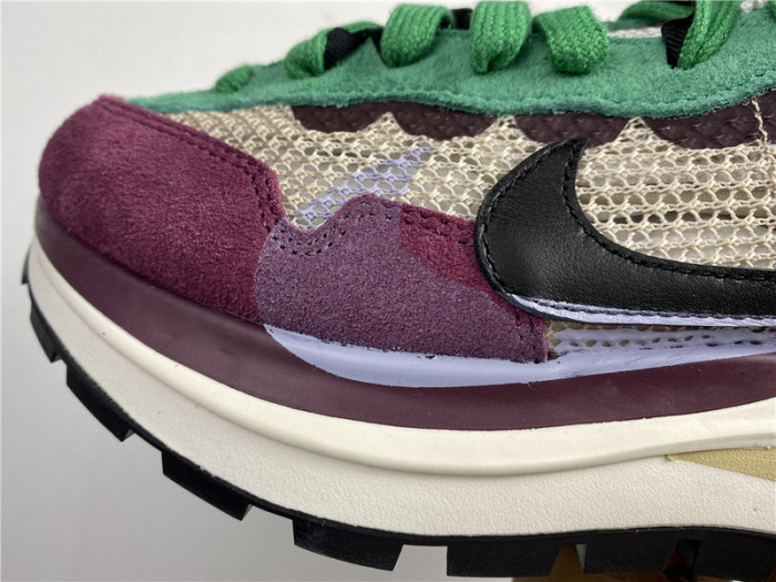 sacai x nike regasus vaporrly sp beige purplish red grass green bv0073-102