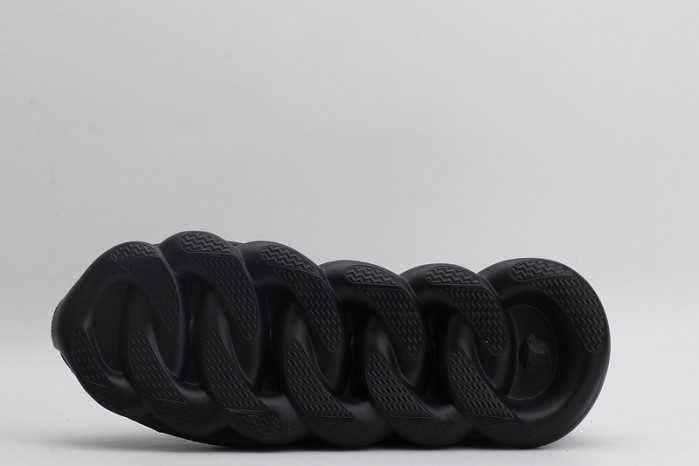versa chain reaction sneakers