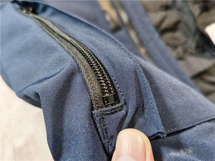 Can*a Go*e down jacket