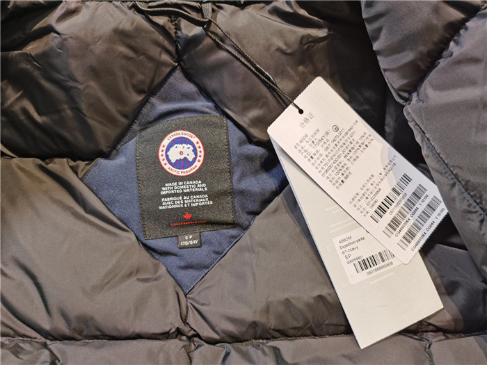 Can*a Go*e down jacket