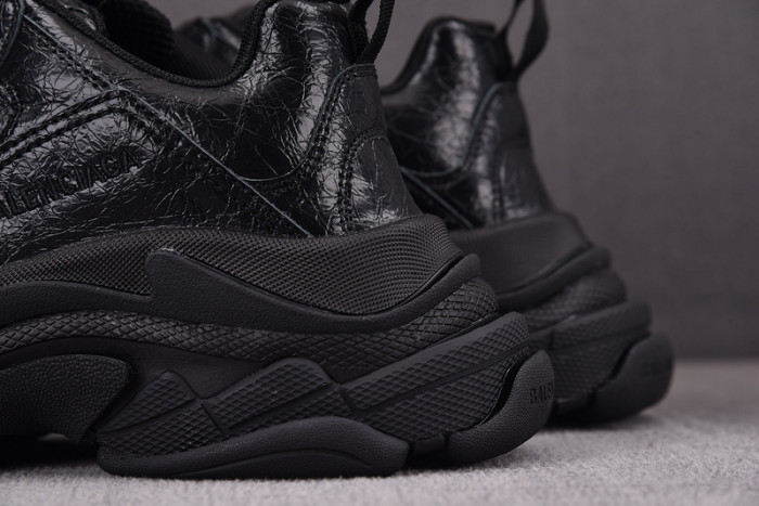 Ba*len*cia*ga triple s black