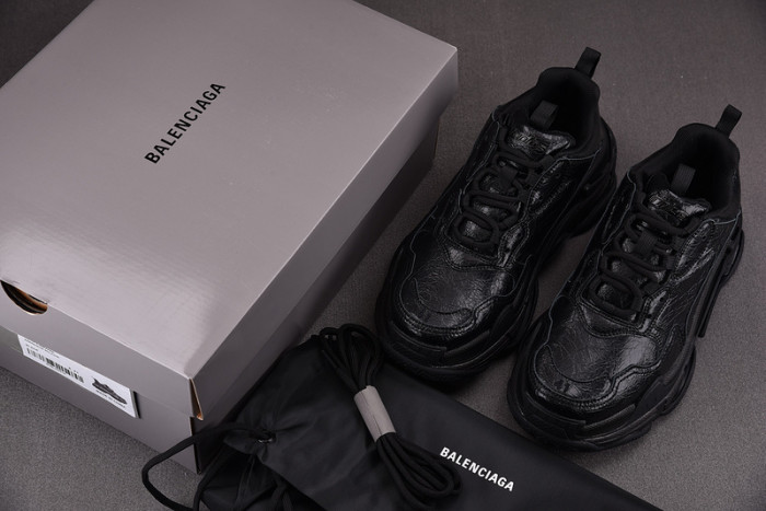 Ba*len*cia*ga triple s black