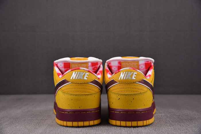 nike sb dunk low yellow lobster