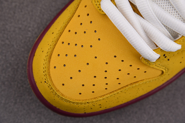 nike sb dunk low yellow lobster