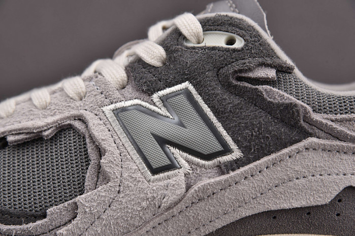 new balance 2002r protection pack rain cloud