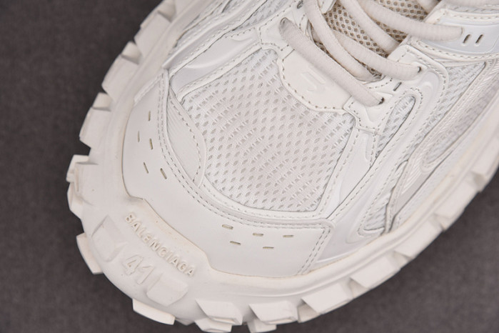 Ba*len*cia*ga defender white