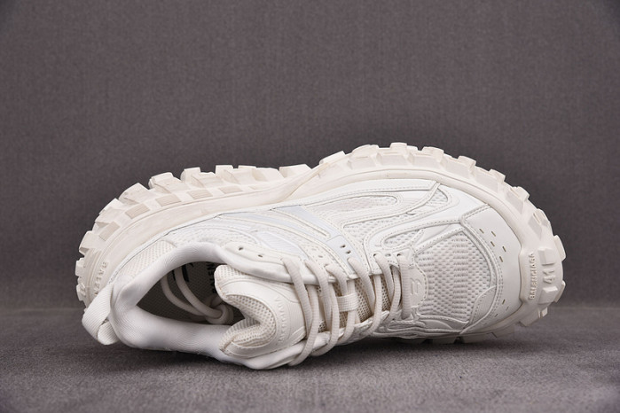 Ba*len*cia*ga defender white