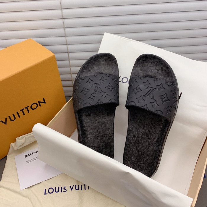 loui v sandals