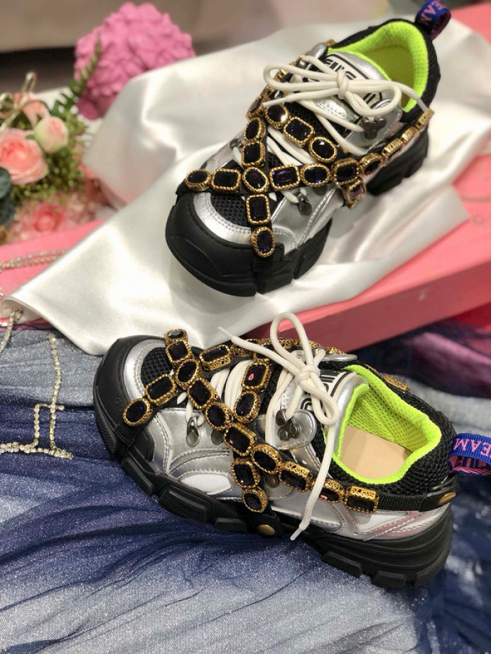 G*u*i1 flashtrek sneaker