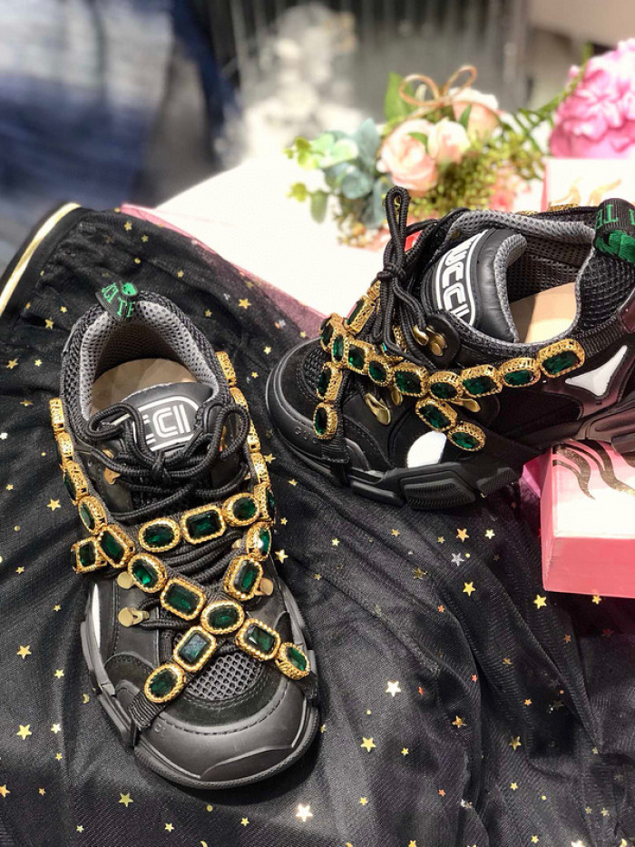 G*u*i1 flashtrek sneaker