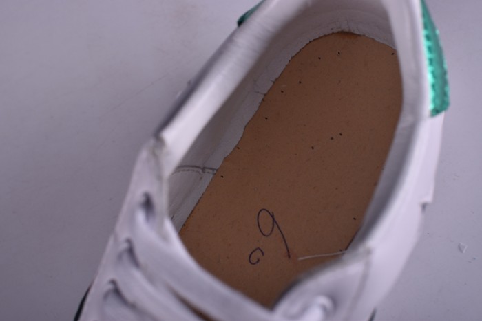 gu ace embroidered low-top sneaker with colorful stars 431942-a38g1