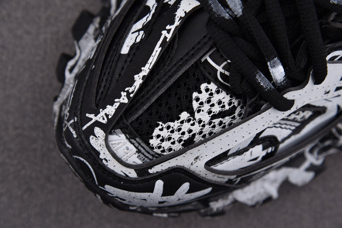 balen track graffiti black