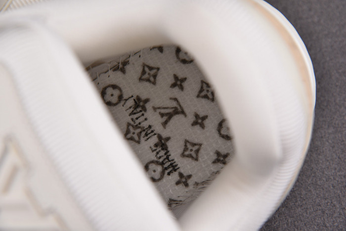 l&v trainer maxi white