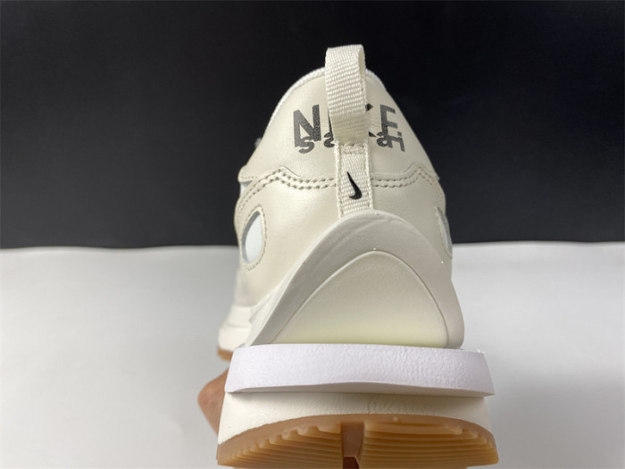 sacai x nike vaporwaffle white dd1875-100