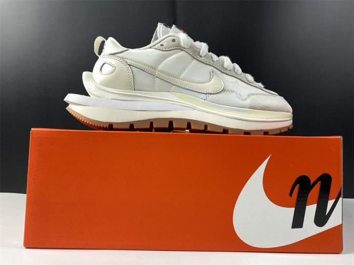 sacai x nike vaporwaffle white dd1875-100