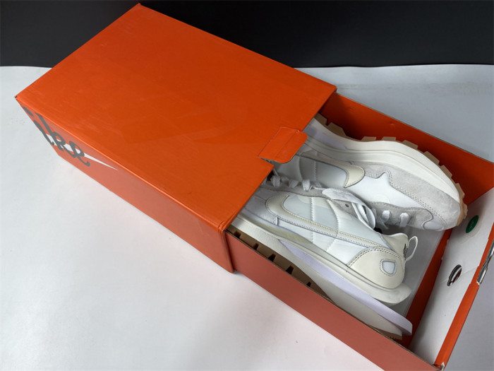 sacai x nike vaporwaffle white dd1875-100