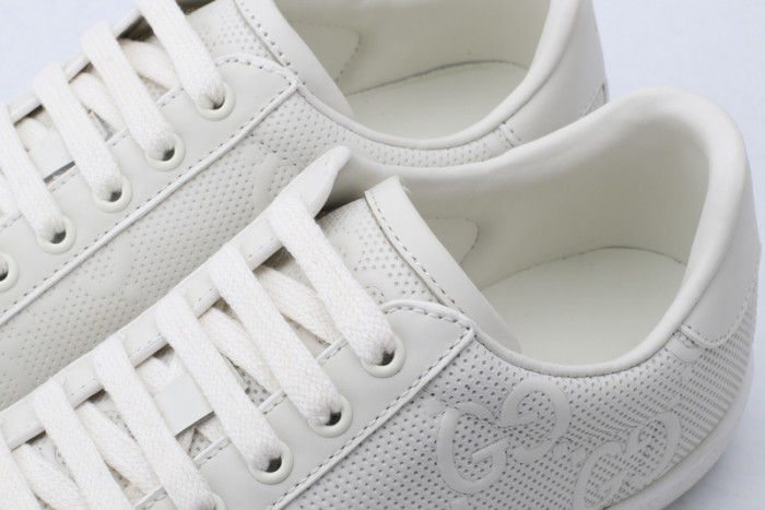 G*u*i sneaker g1000023