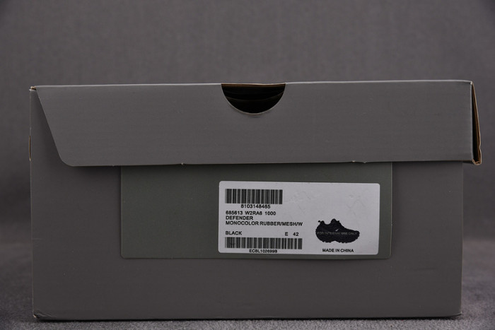 Ba*len*cia*ga defender black