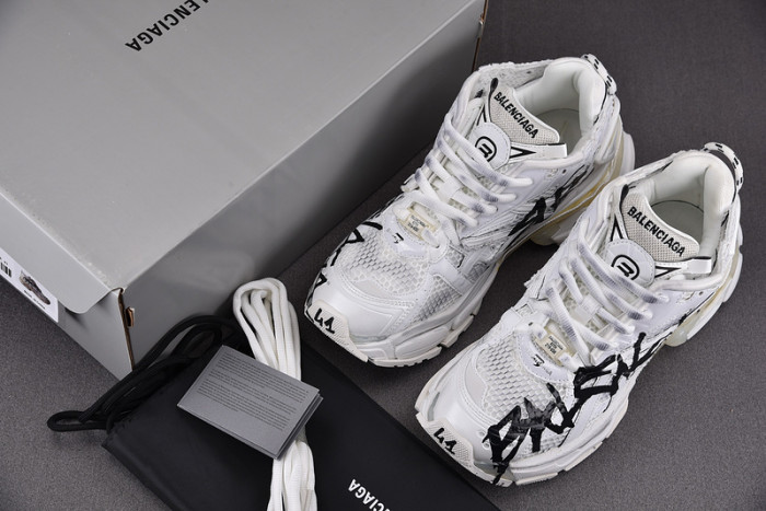 Ba*len*cia*ga runner