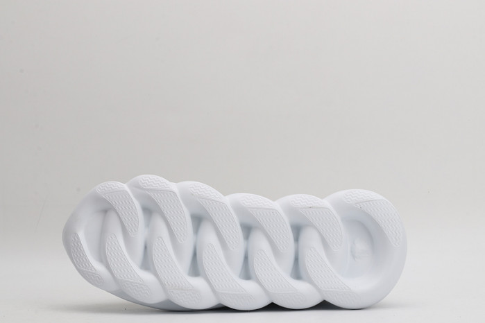 versa chain reaction sneakers